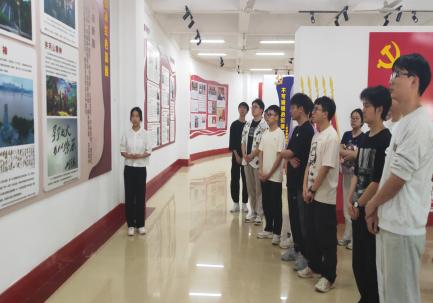 参观pp电子游戏官网廉洁文化教育基地照片材料5